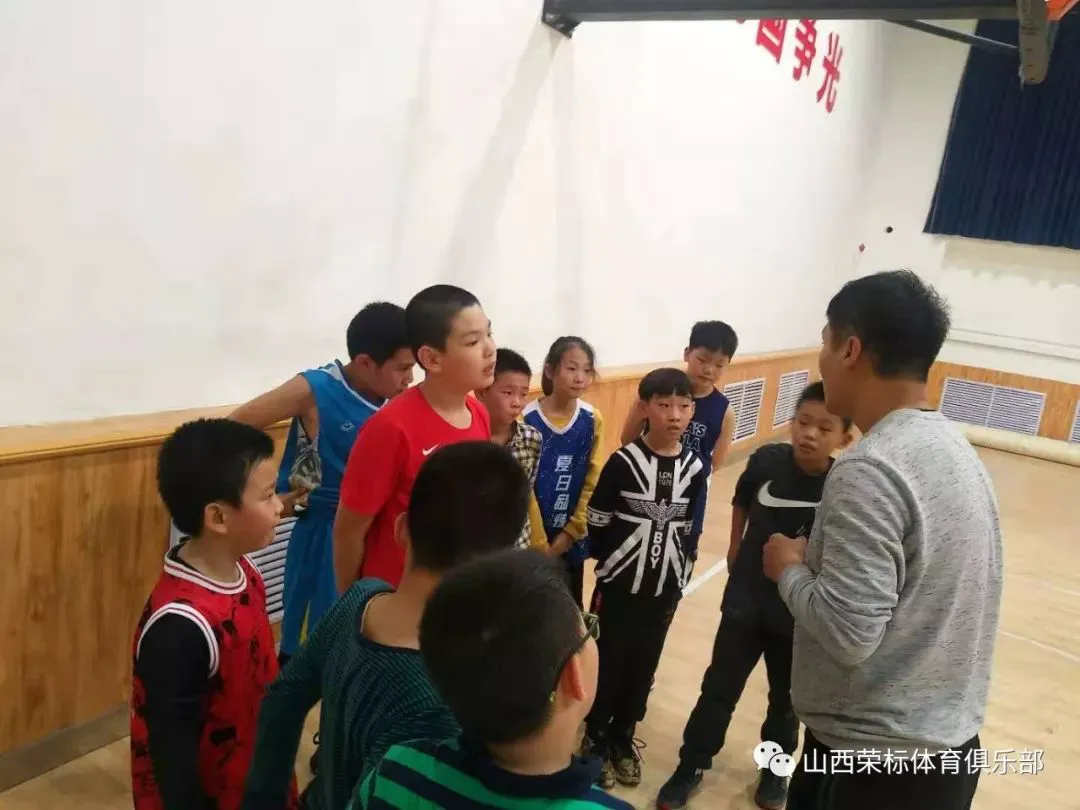 如何利用力量训练提高篮球运动员的弹跳力?_1